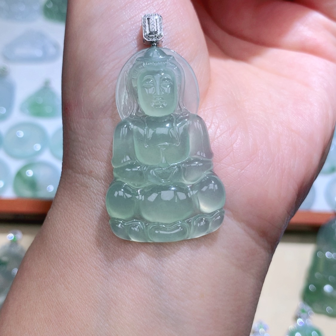 【闪购商品】翡翠颈饰18K金镶嵌观音