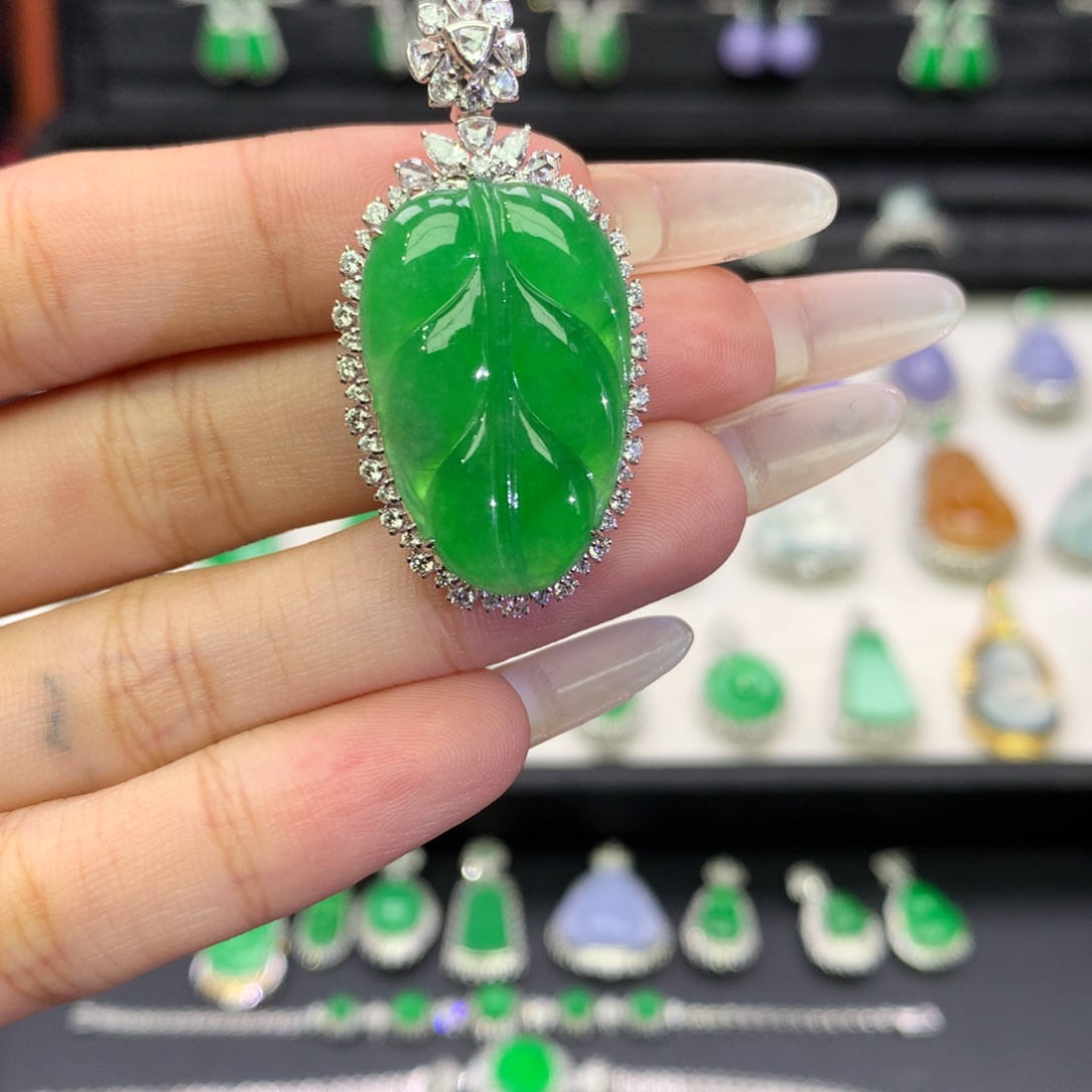 翡翠18K金镶嵌吊坠(赠链)