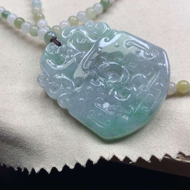 翡翠颈饰未镶嵌吊坠