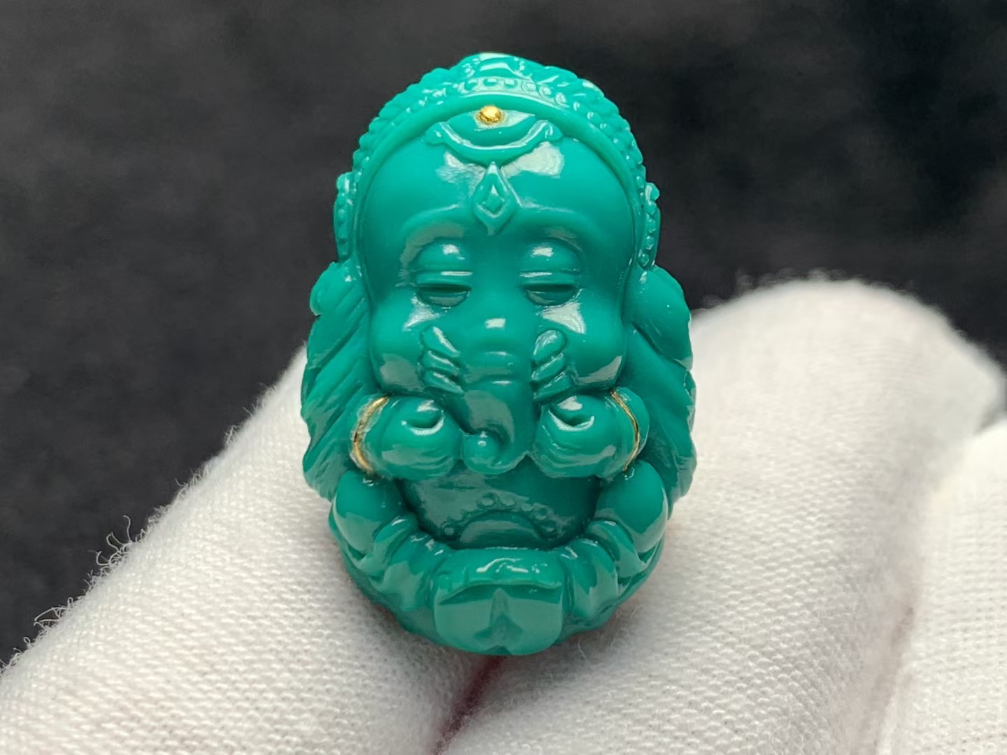 原矿高瓷精品玉化老油绿色系绿松石象神宝宝，24K金镶嵌点缀，干料