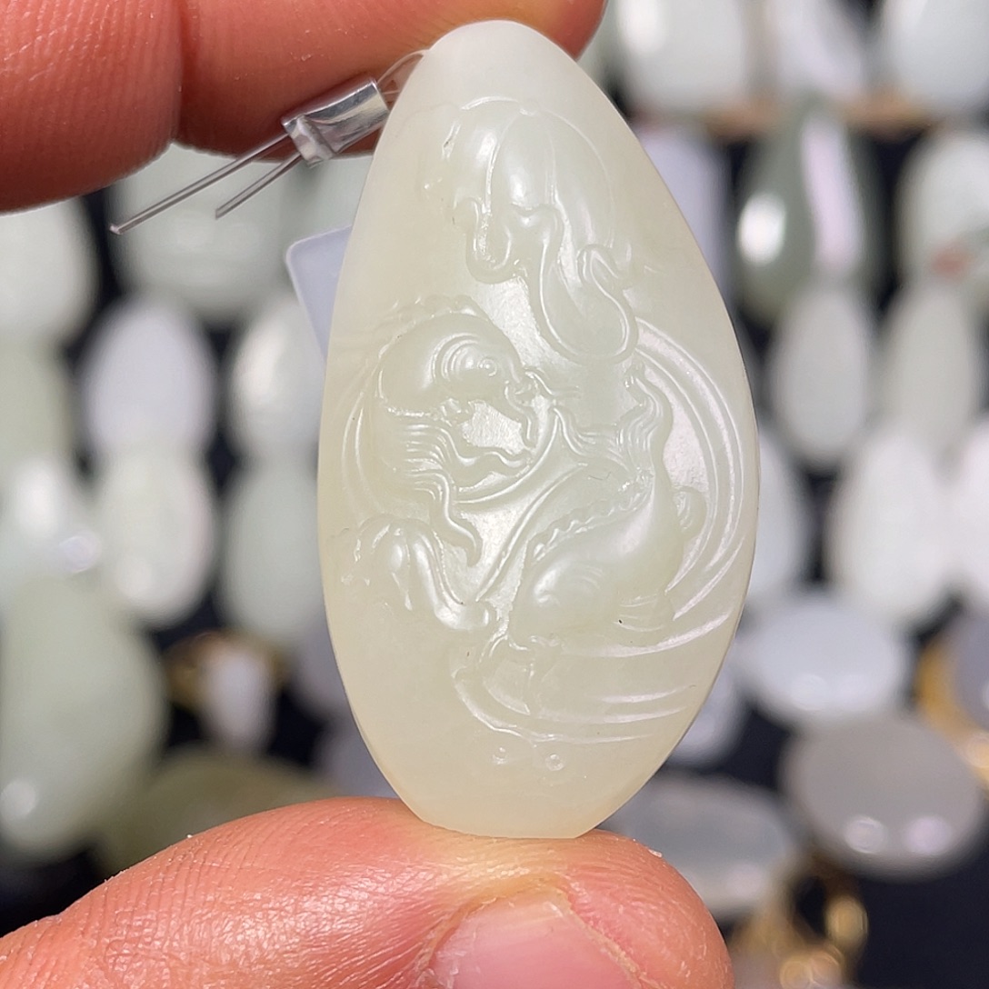 和田玉未镶嵌颈饰吊坠