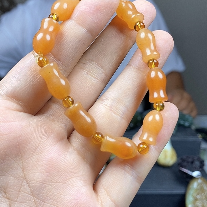 石英质玉合金颈饰