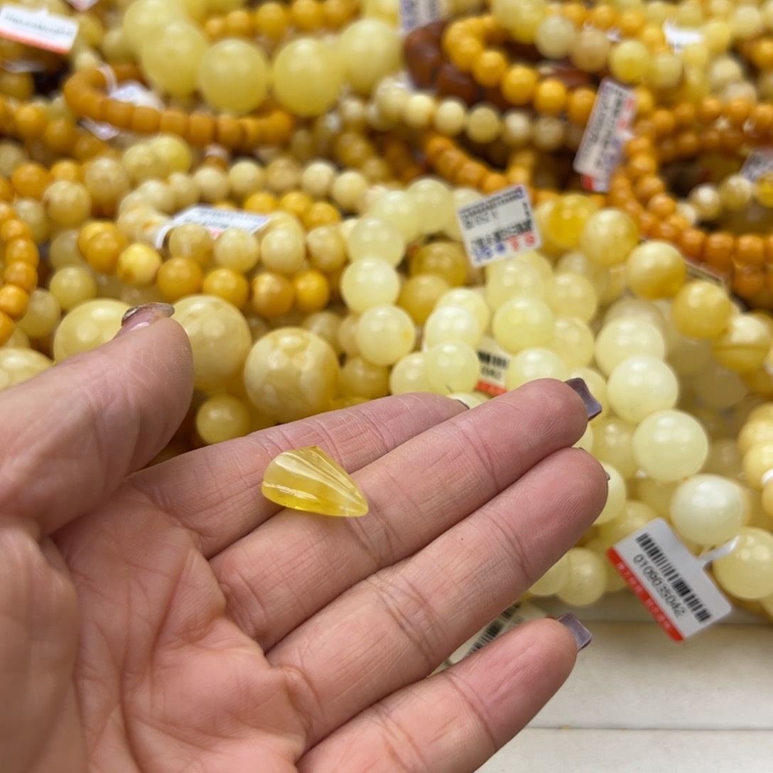 琥珀珠宝奇石未镶嵌