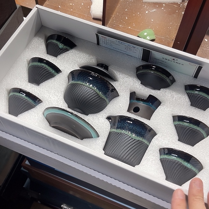 孤品茶具套装等。        