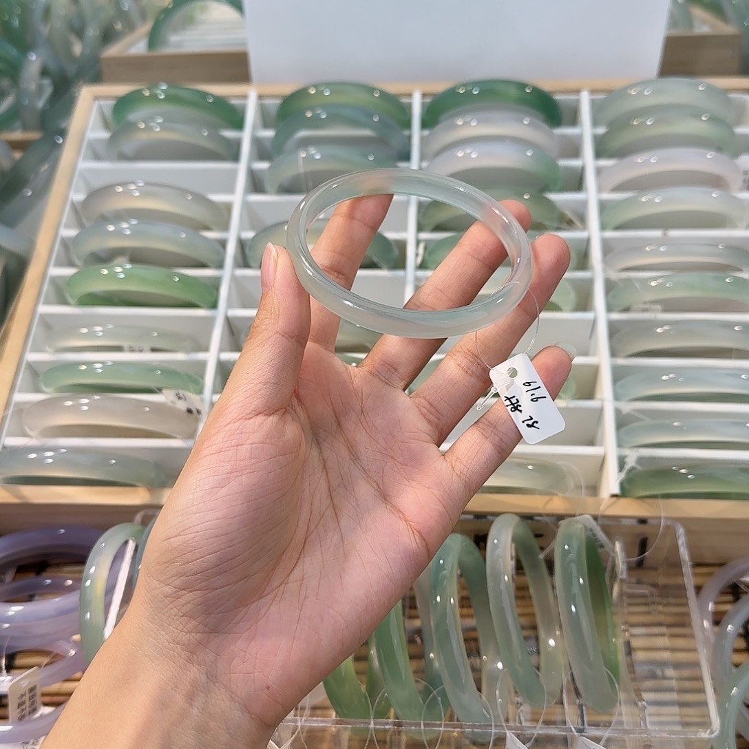 玛瑙/玉髓未镶嵌手镯圈口61.6