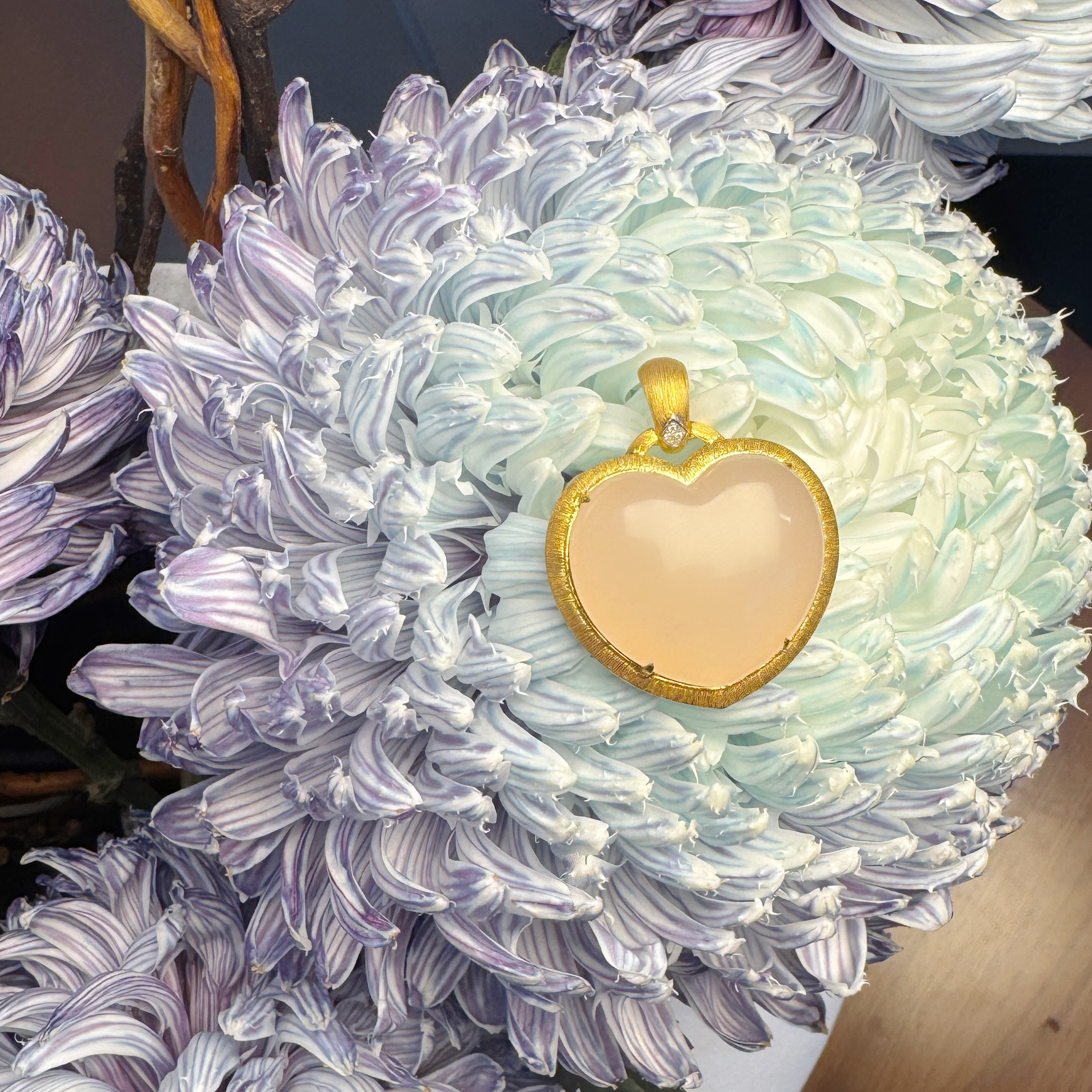 藕遇｜18K拉丝冰熟藕粉大版爱心和田玉吊坠-LS7745010-多样性发一