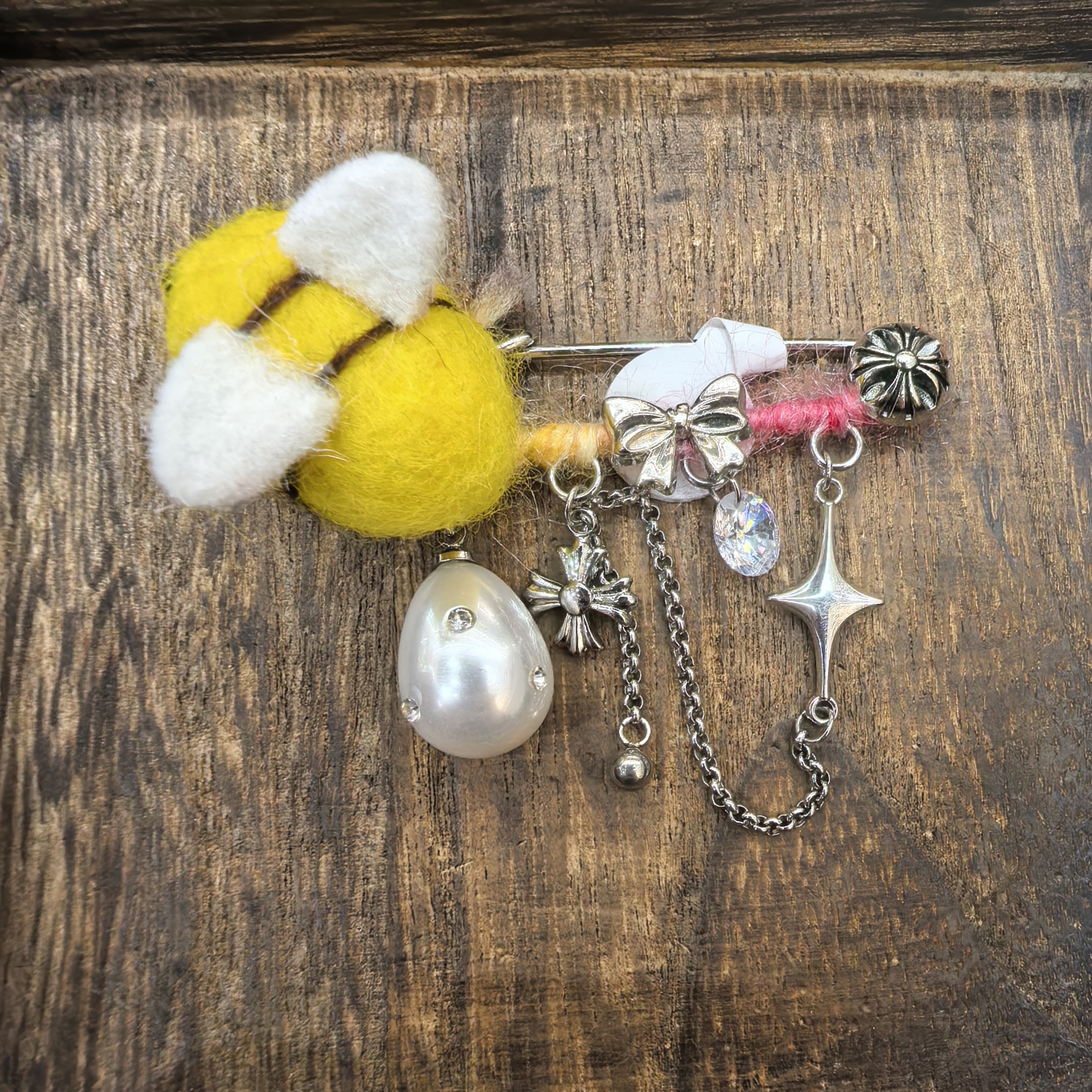 F551黄色毛毡小蜜蜂流苏克克闪闪胸针