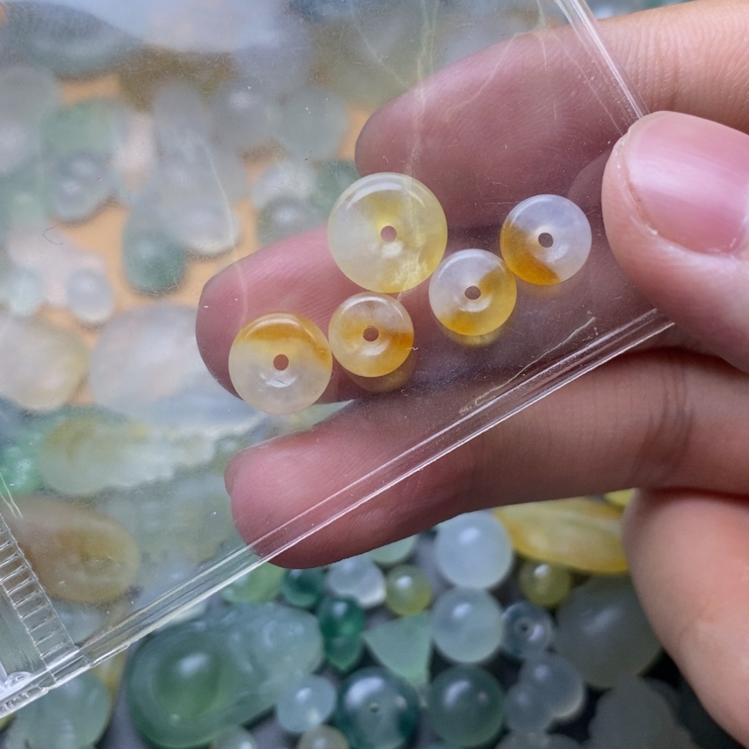 定制翡翠未镶嵌挂件