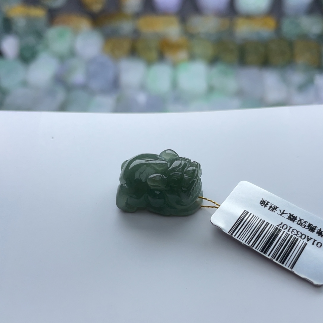 翡翠未镶嵌颈饰貔貅