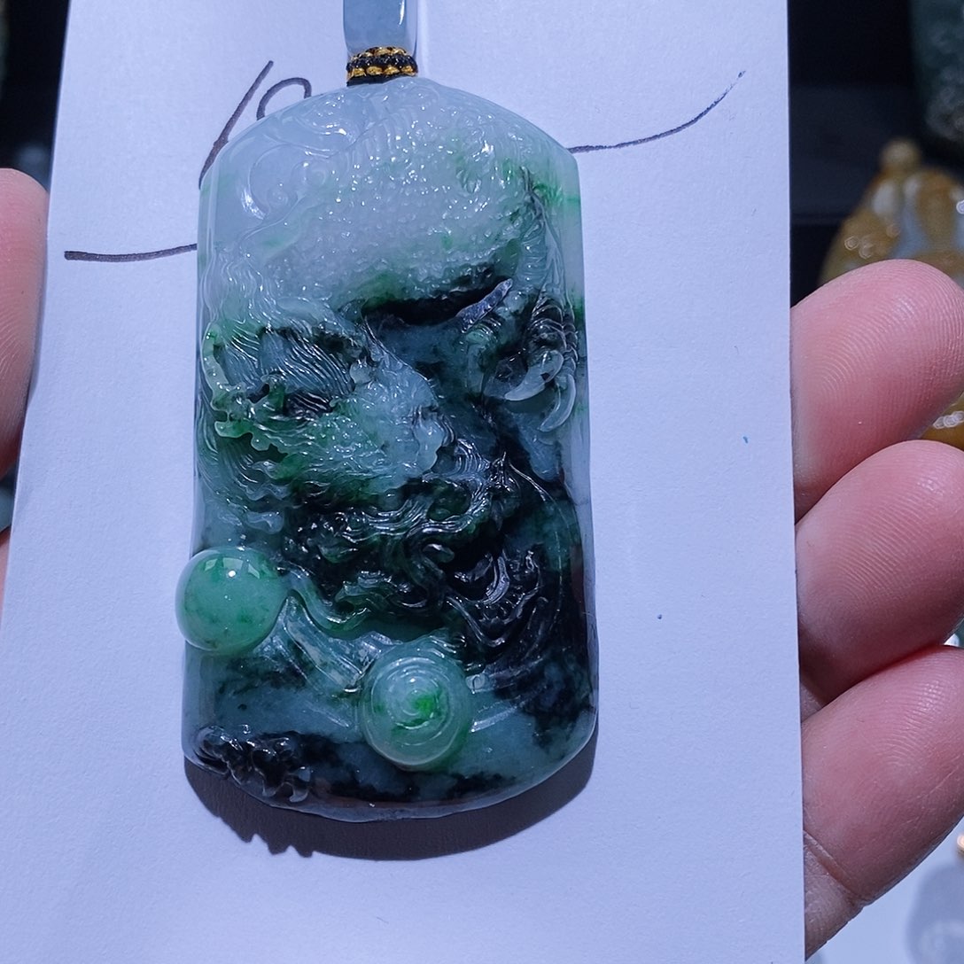 颈饰未镶嵌翡翠种**户挂件