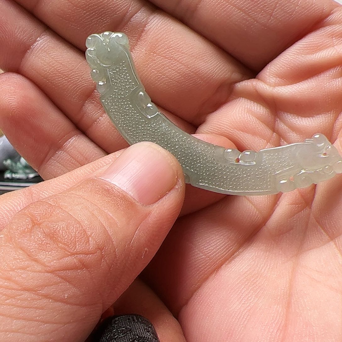 翡翠颈饰未镶嵌杰*