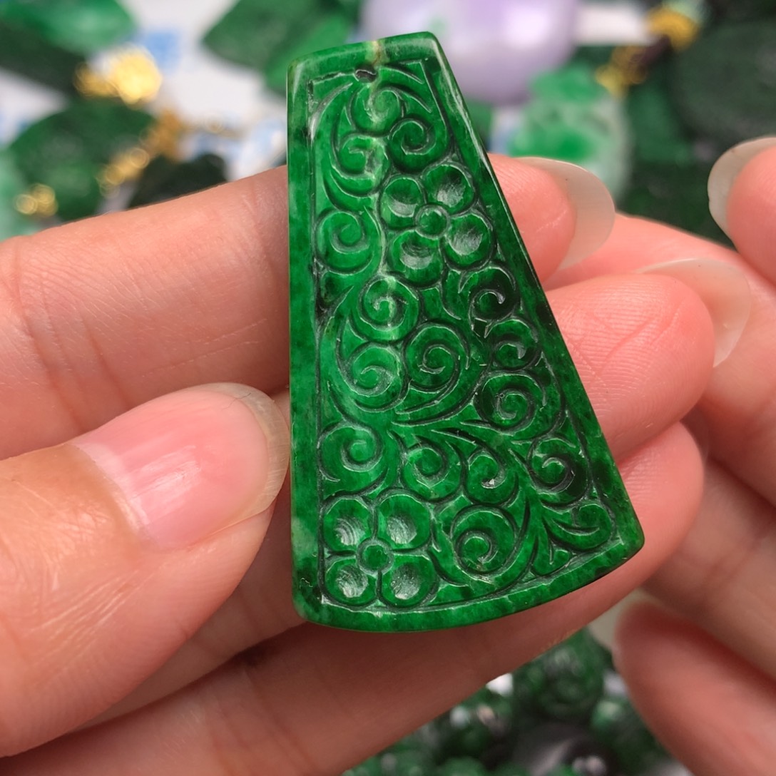 翡翠未镶嵌颈饰翡翠