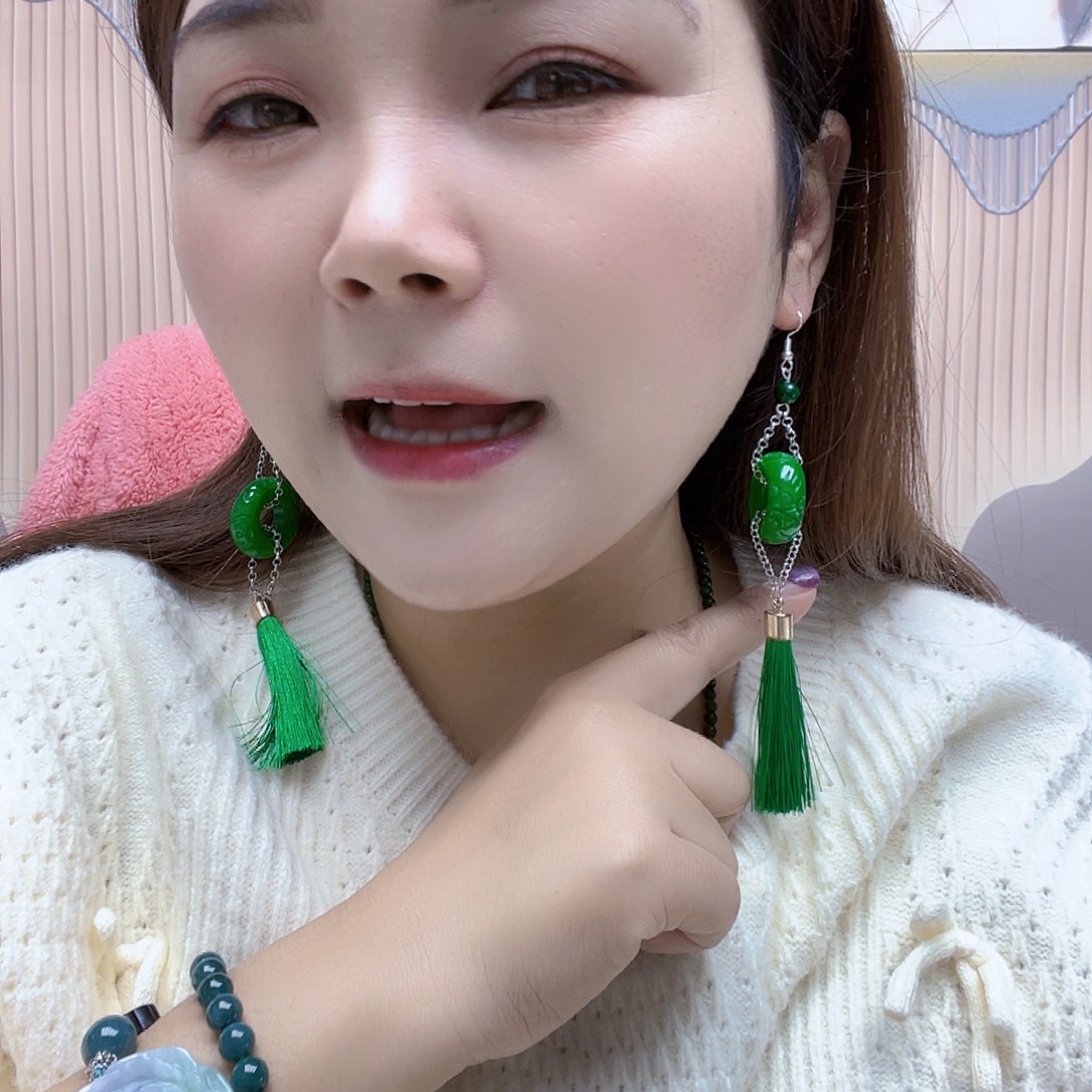 翡翠未镶嵌颈饰耳环