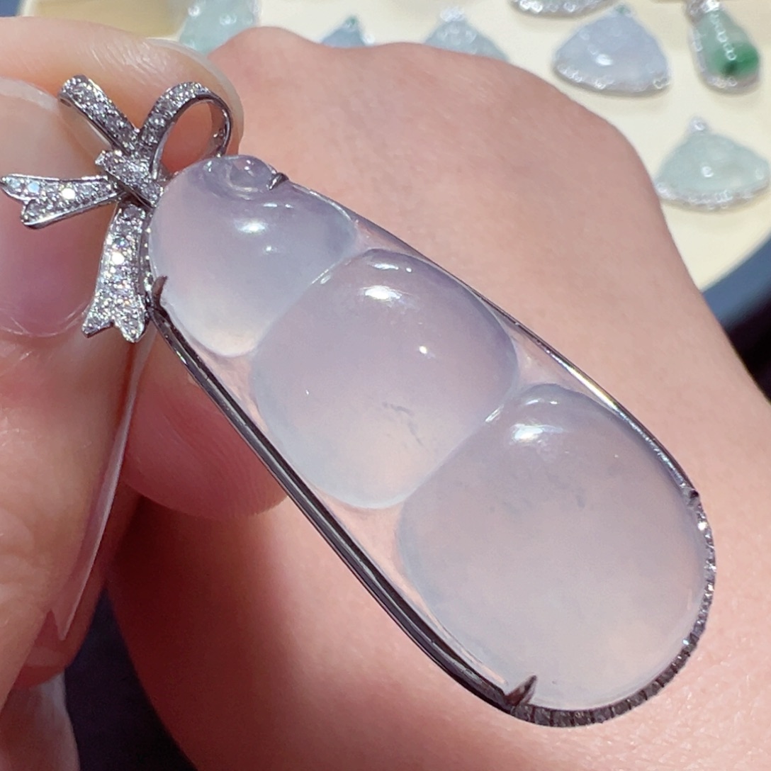 翡翠颈饰18K金镶嵌吊坠