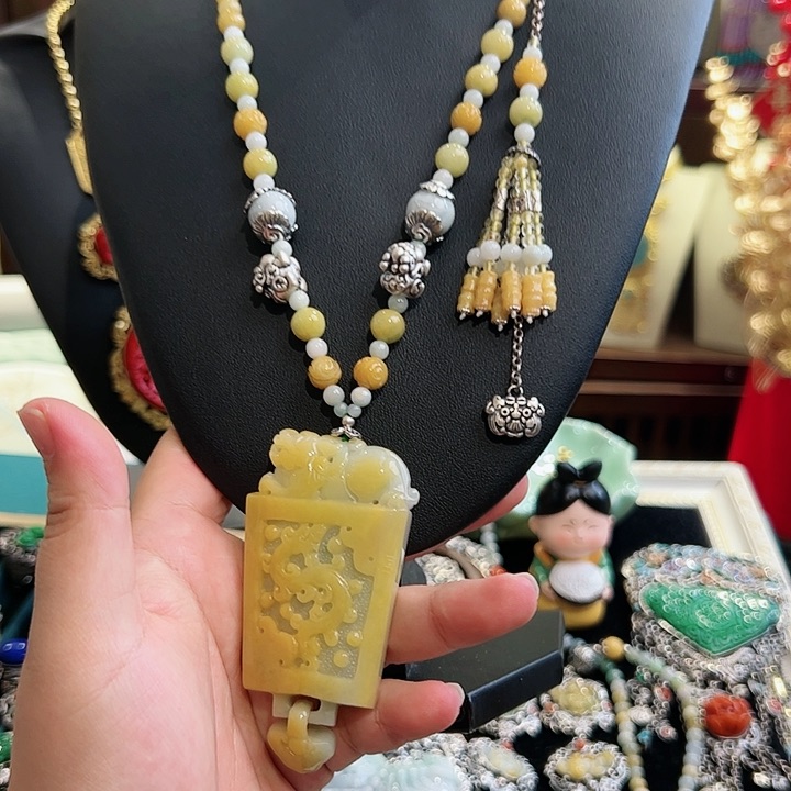 翡翠颈饰未镶嵌古风