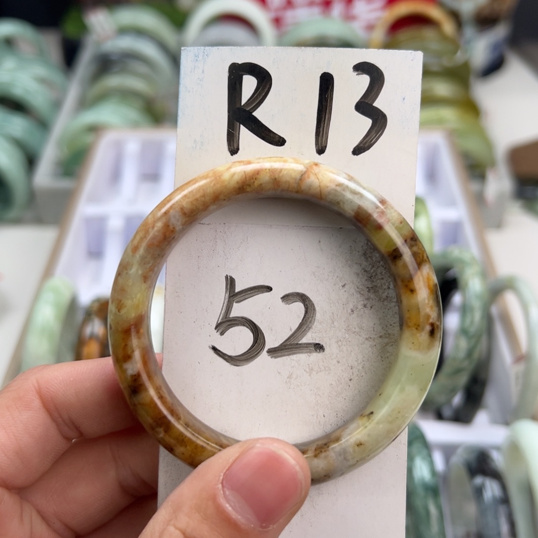 岫玉手镯未镶嵌天然岫玉微瑕，可以正常佩戴