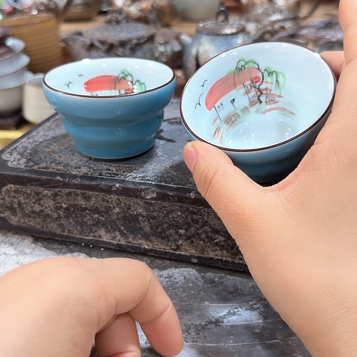 主人杯一个，瓷。。品茗瓷