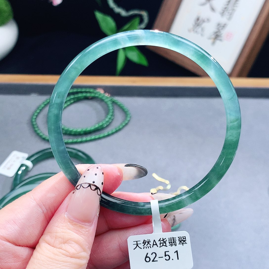 翡翠手镯（圆镯）未镶嵌