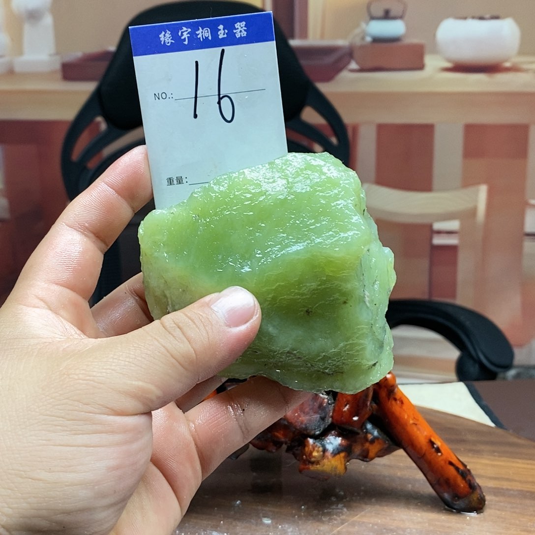 蛇纹石玉原石未镶嵌