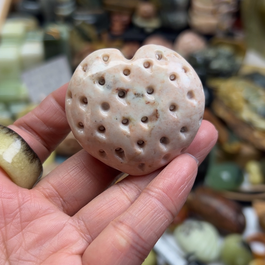 岫玉未镶嵌颈饰辽阳粉草莓