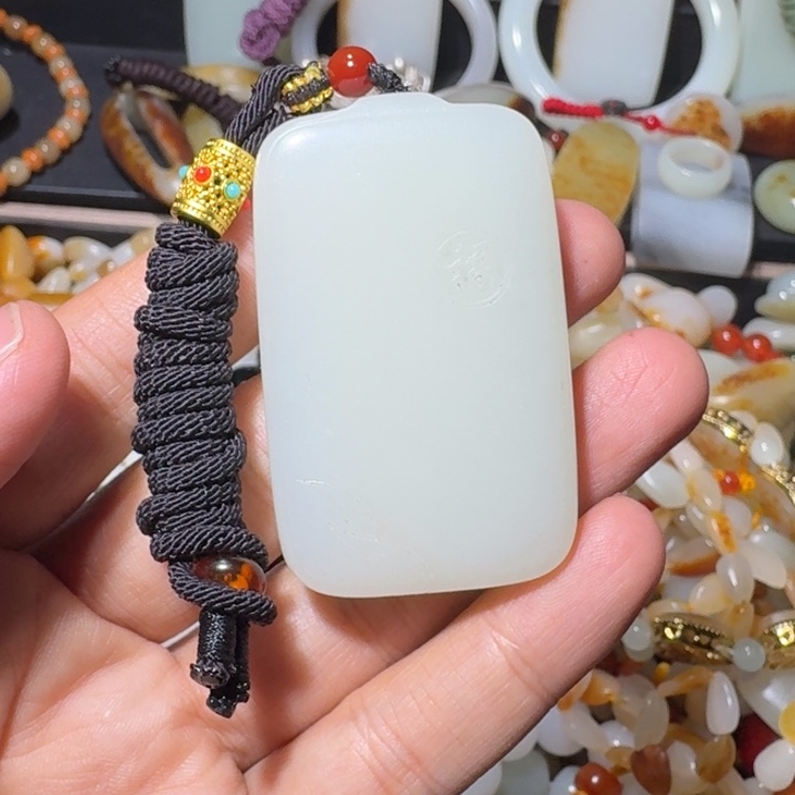 和田玉未镶嵌吊坠(赠链)