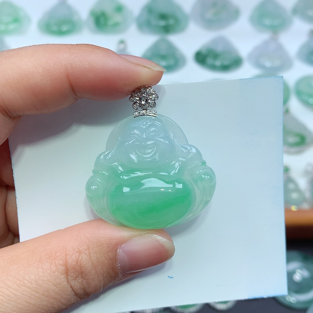 翡翠颈饰18K金镶嵌佛