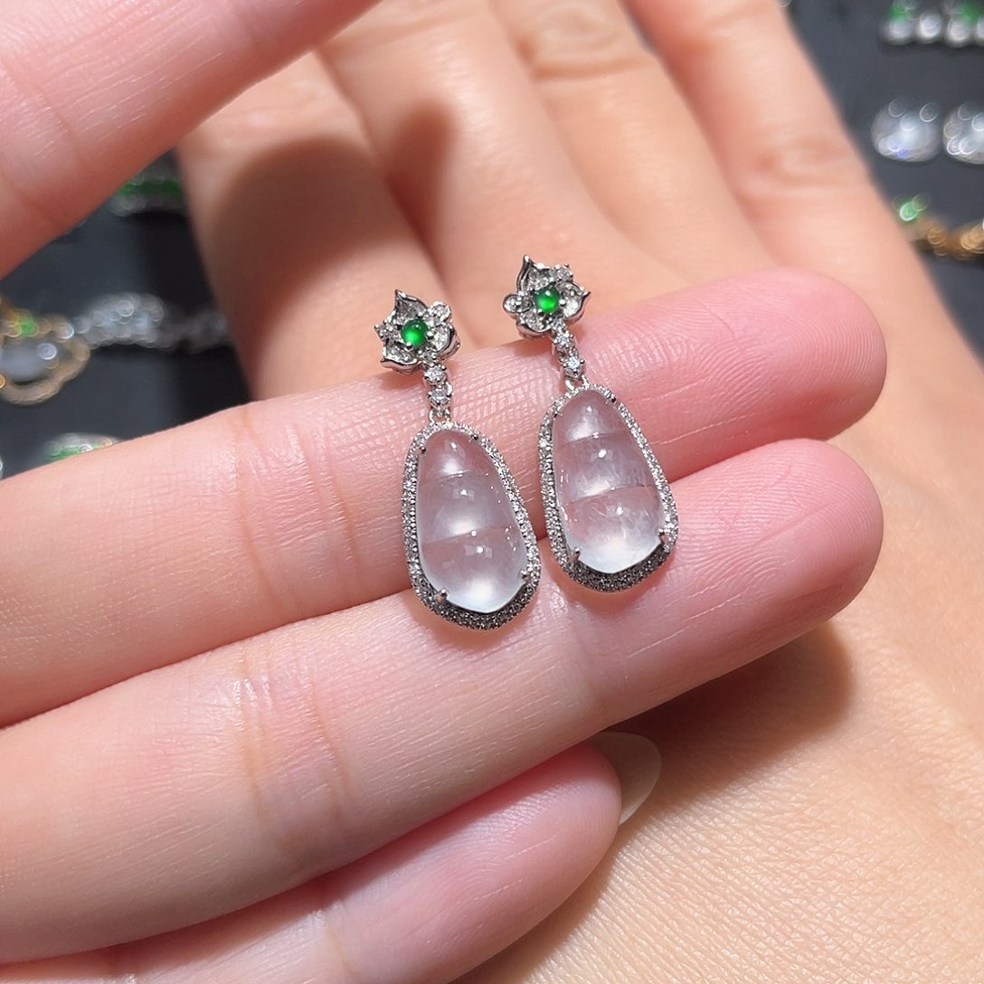 翡翠耳饰18K金镶嵌南非钻