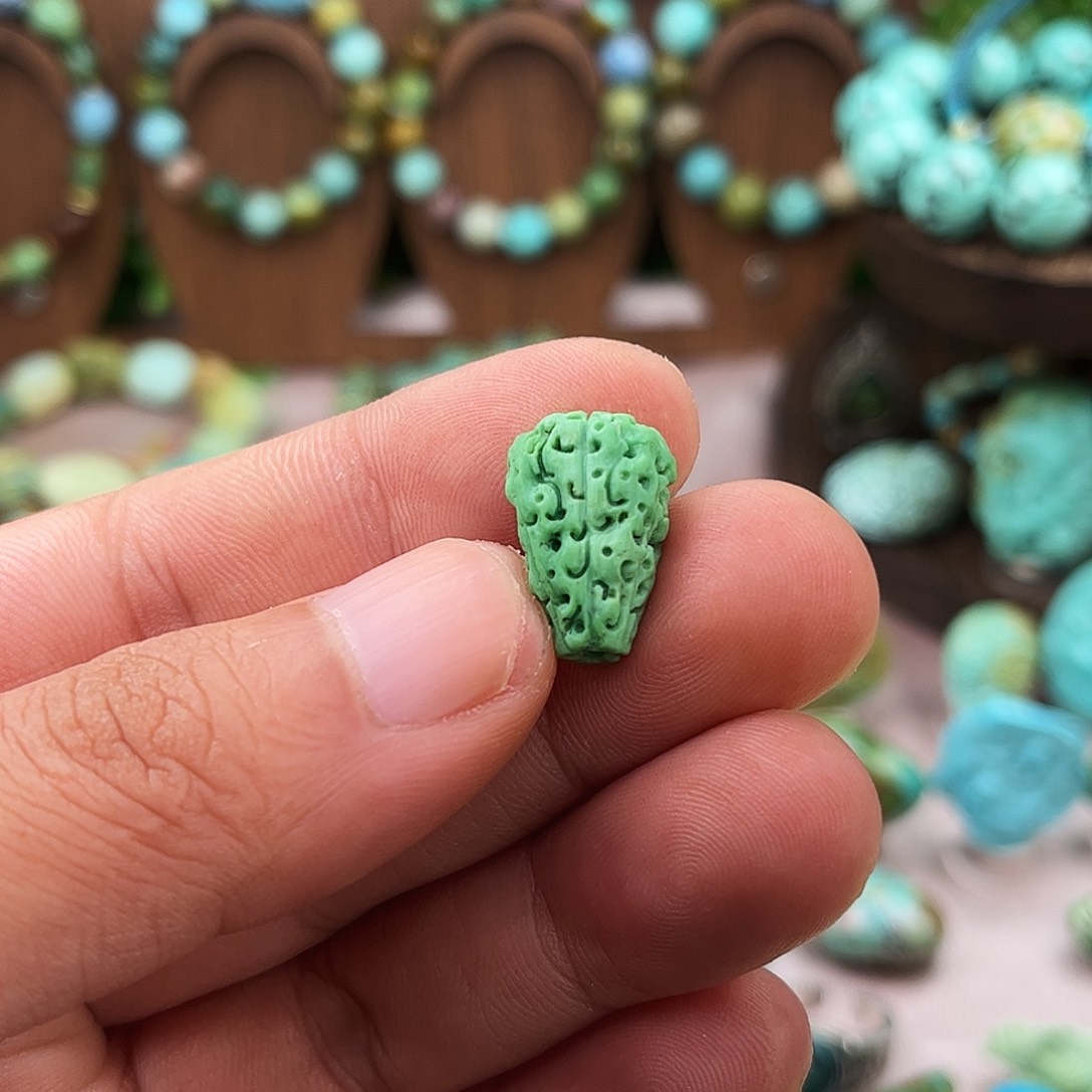 佛***爷绿松石未镶嵌配饰