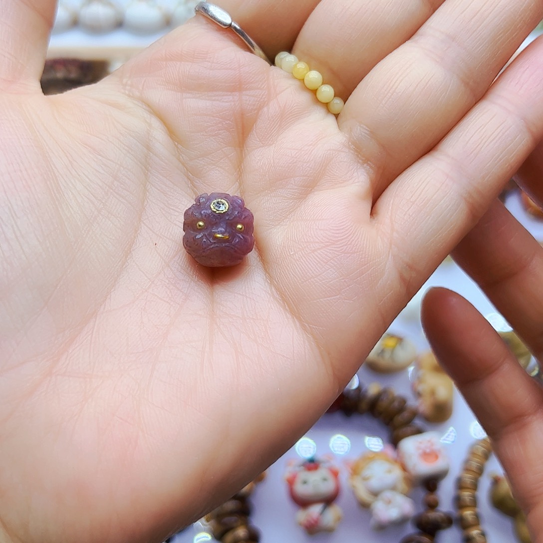 树脂制品手工打磨配饰