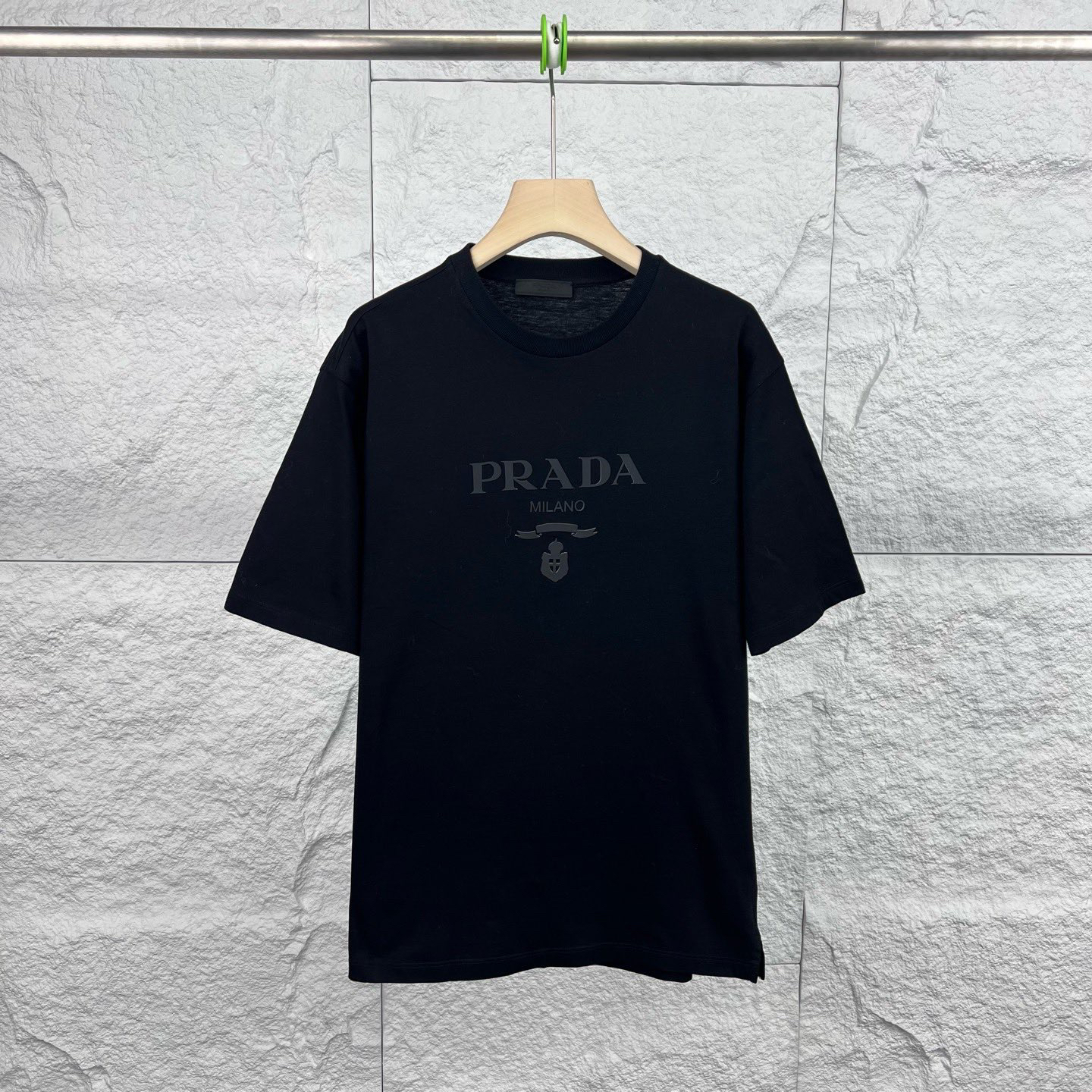 99新 Prada/普拉达 M码/黑色暗纹徽标Logo印花T恤/13933034