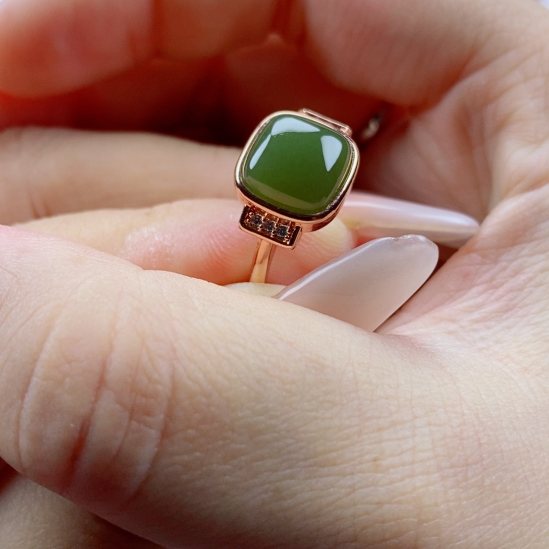 未镶嵌戒指和田玉