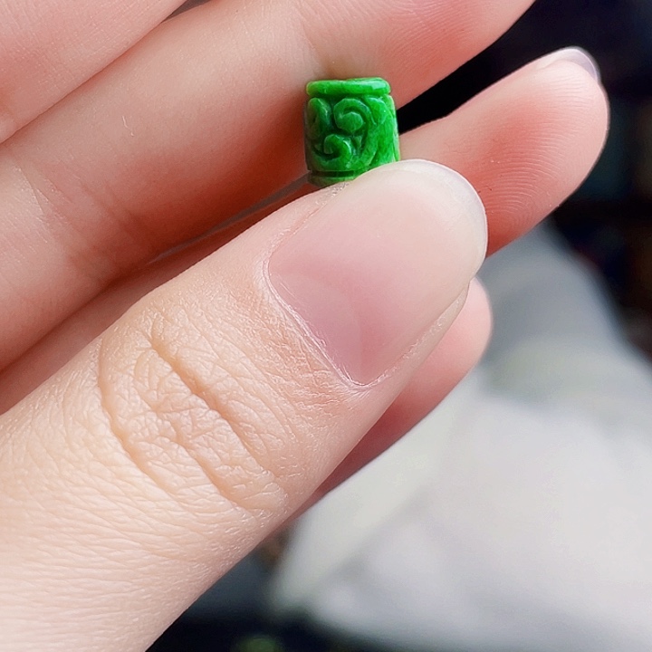 翡翠未镶嵌颈饰多样性