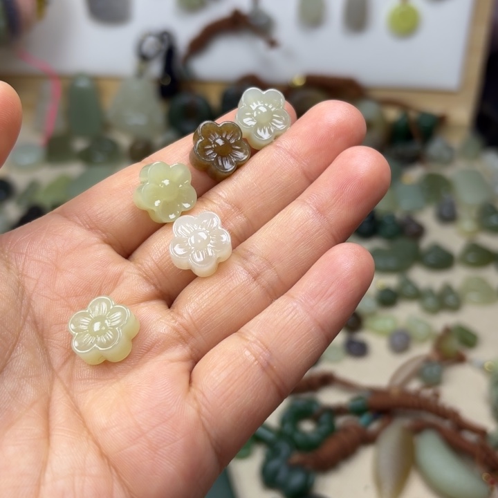 用***4和田玉未镶嵌挂件