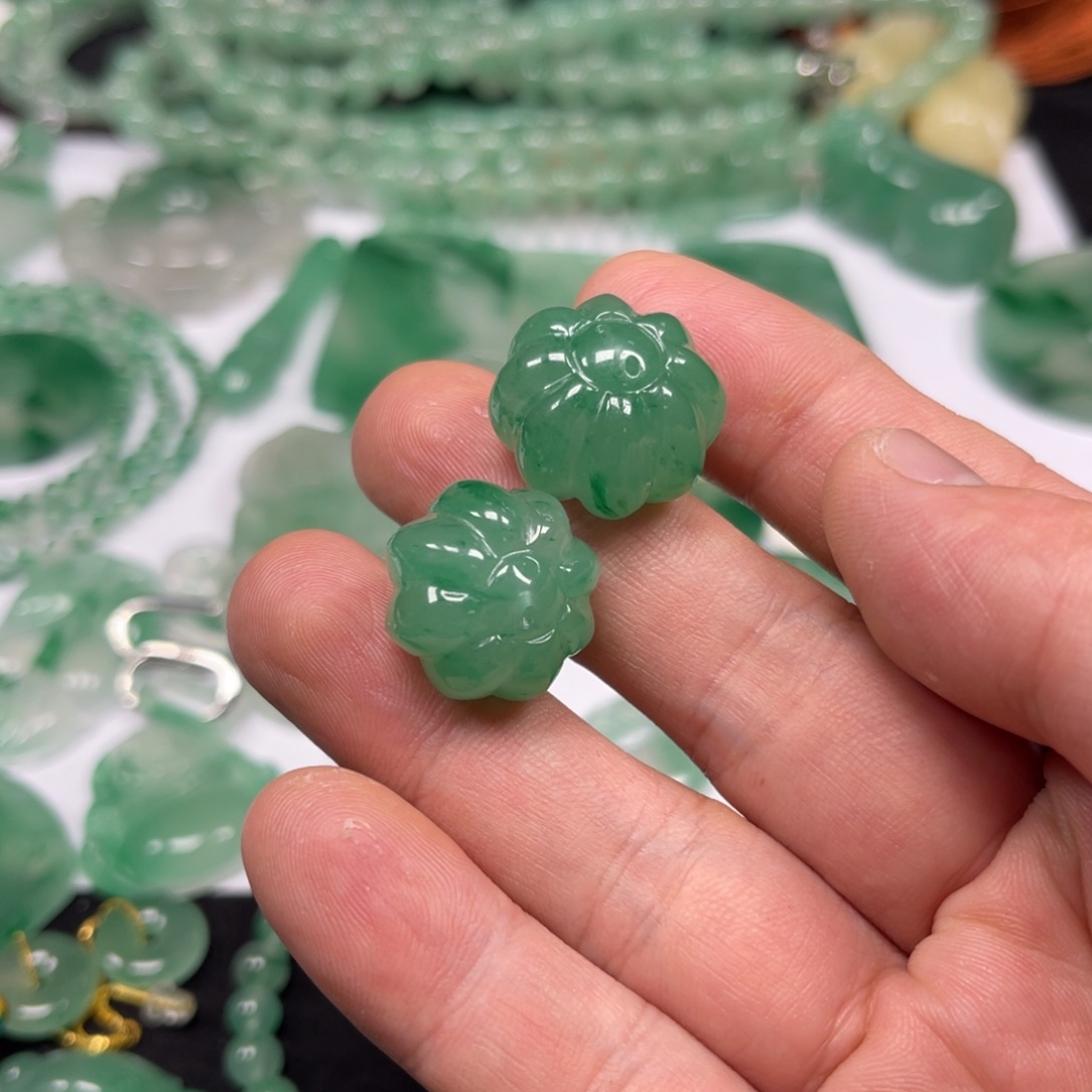 石英质玉颈饰未镶嵌