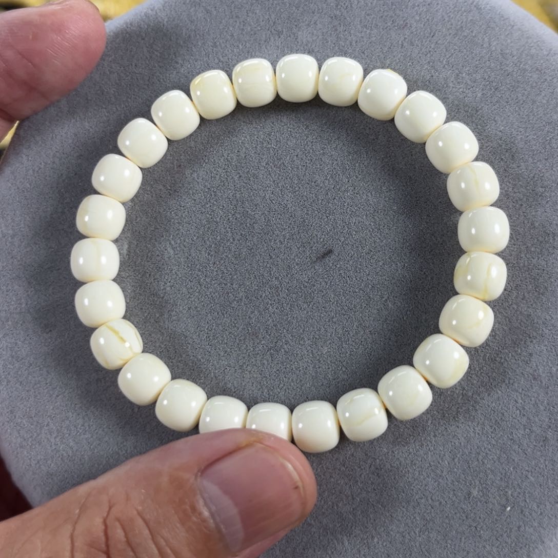 蜜蜡手串未镶嵌纯天然俄料瓷白