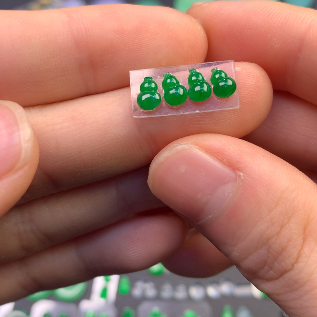 翡翠颈饰未镶嵌葫芦