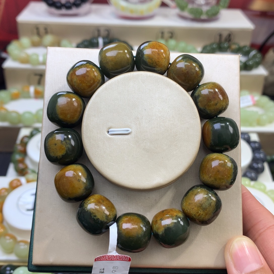 过***客和田玉未镶嵌手链