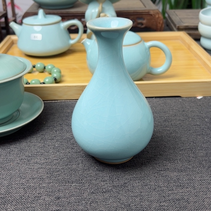 杯天青色玉壶春，c c