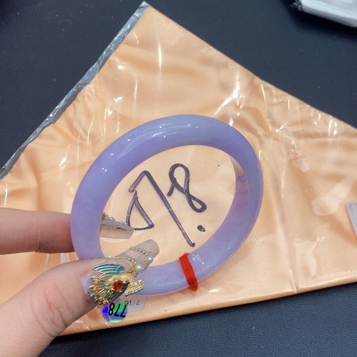 翡翠手镯未镶嵌翡翠手镯