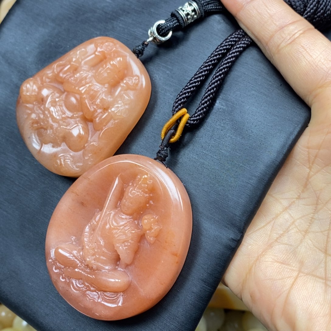 石英质玉（黄龙玉）颈饰未镶嵌