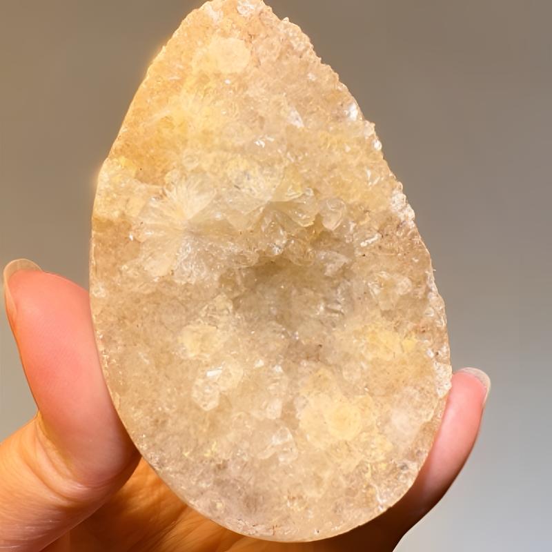 天然黄水晶精品创意龙蛋招财手握摆件手把件