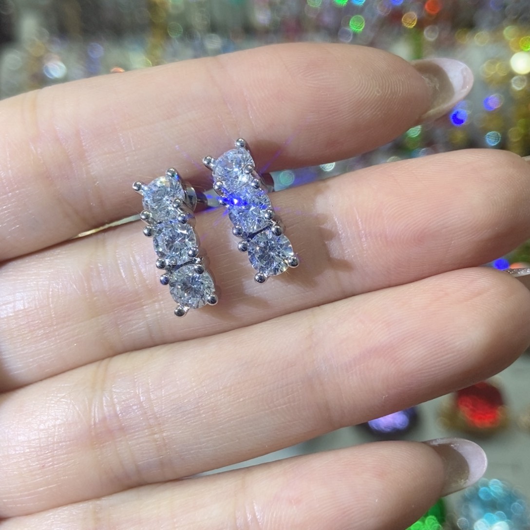6锆石（处理）耳钉