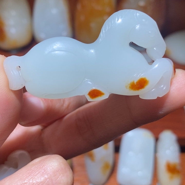 老***人和田玉未镶嵌颈饰