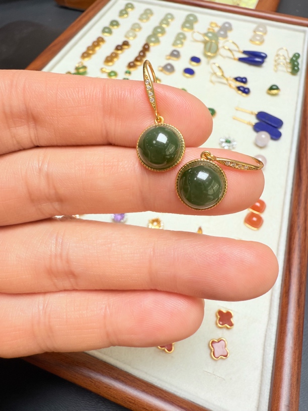 高品质和田玉耳钉