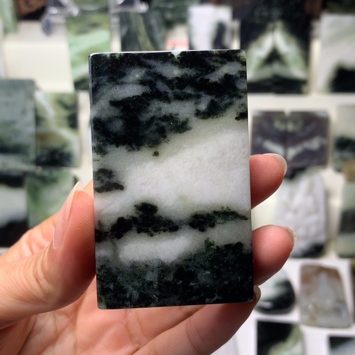 零***度独山玉未镶嵌颈饰