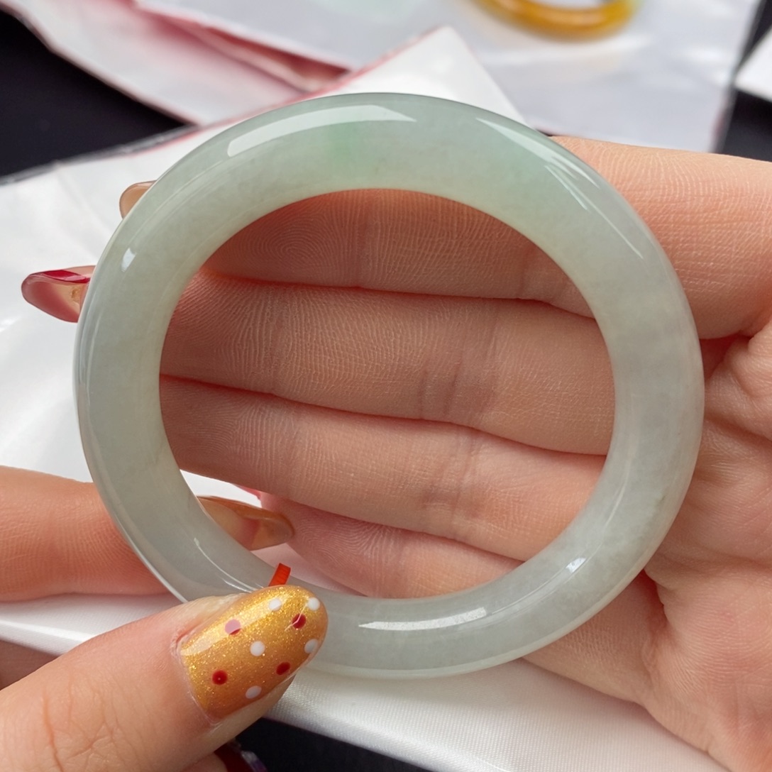 翡翠手镯未镶嵌53圆条