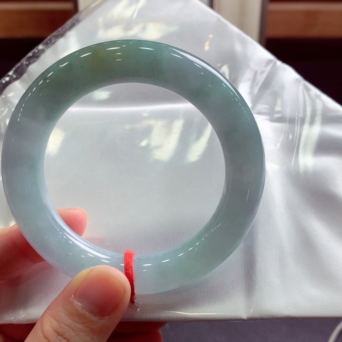 翡翠手镯未镶嵌天然翡翠