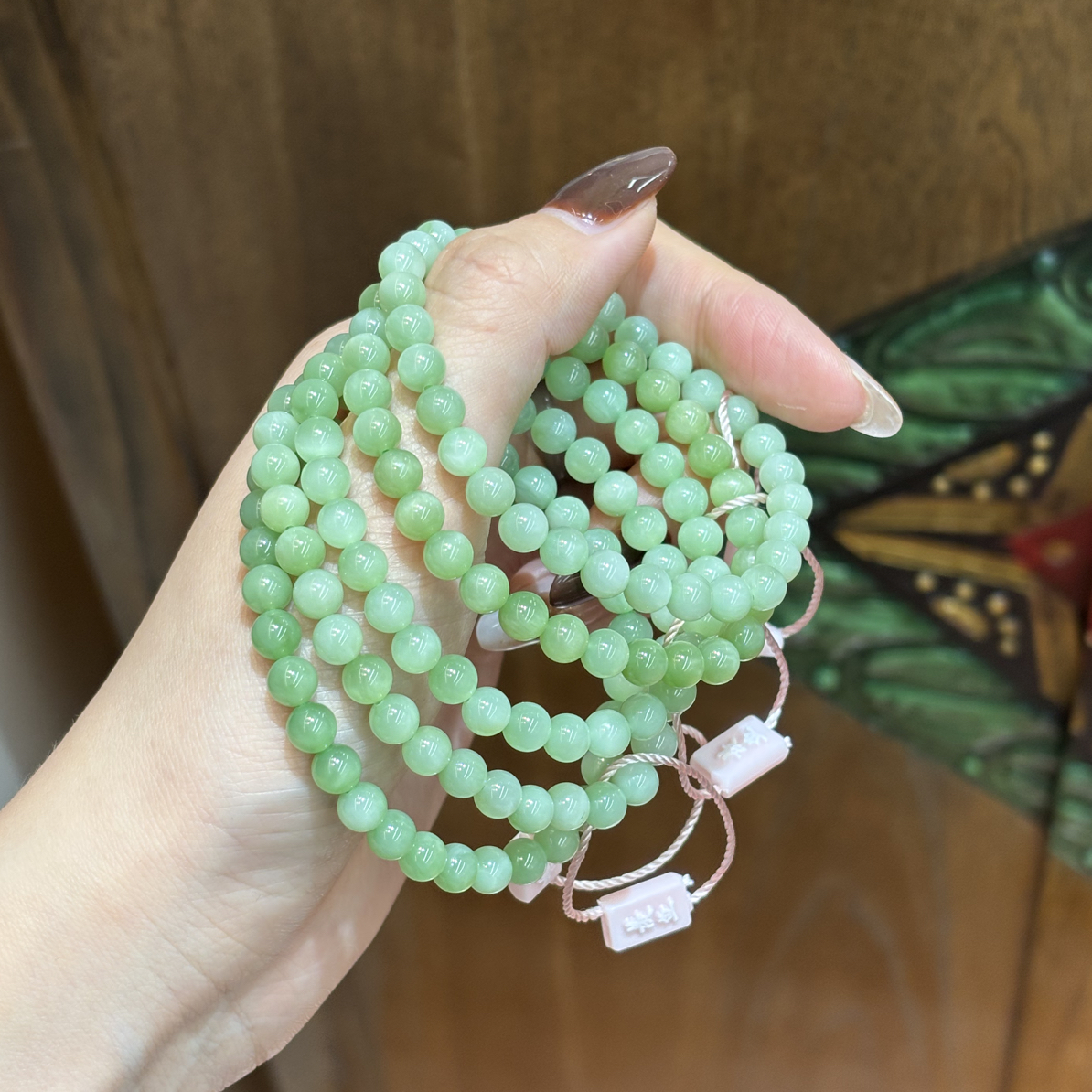 111301jm和田玉黑羊洞碧玉手串约6mm多样性发其一