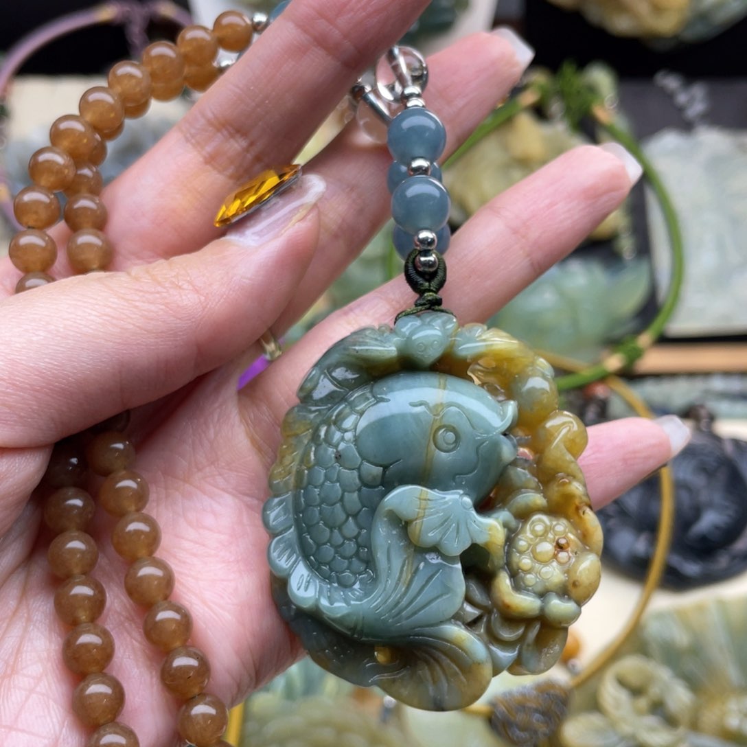 蛇纹石玉颈饰未镶嵌