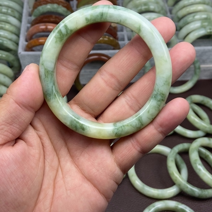 蛇纹石玉手镯未镶嵌陶*